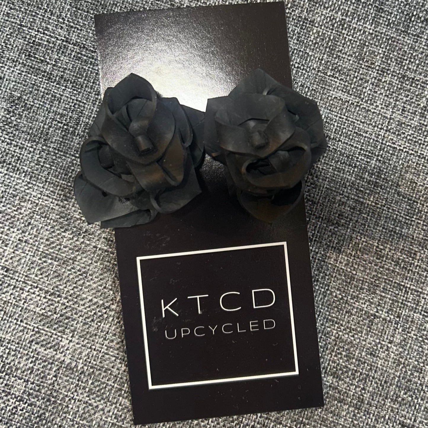 Five Rose Collar and matching studs