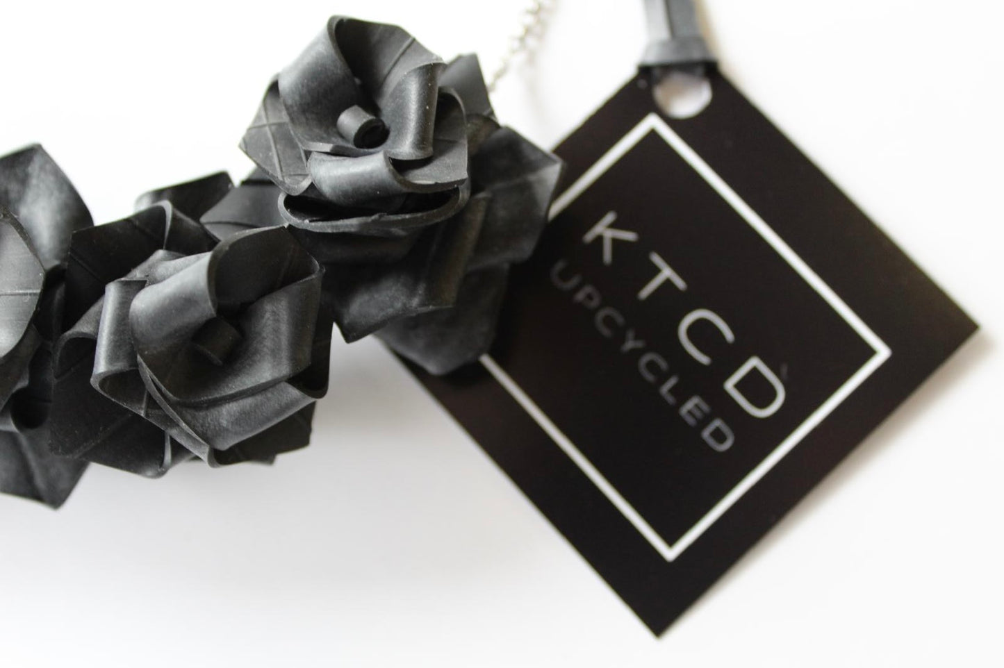 Five Rose Collar