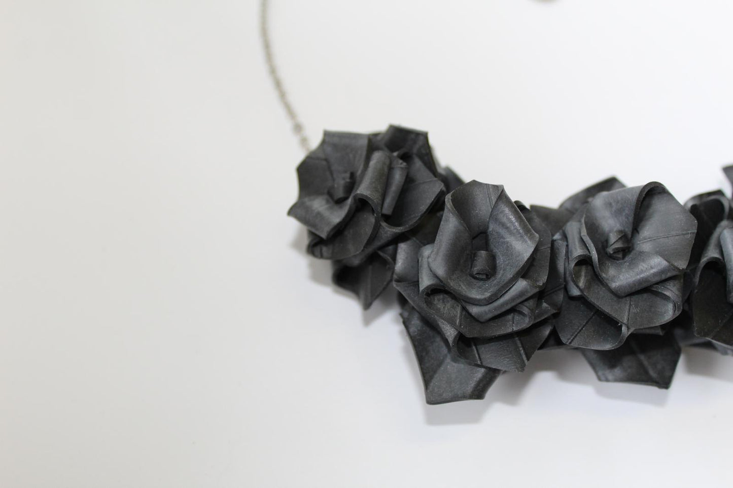 Five Rose Collar