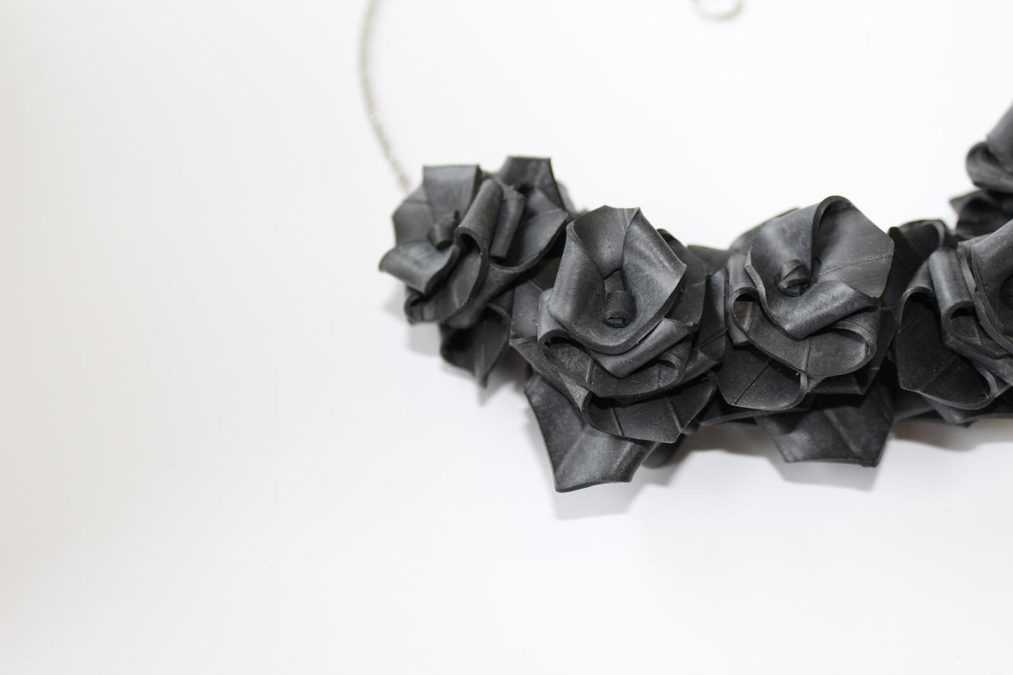 Five Rose Collar
