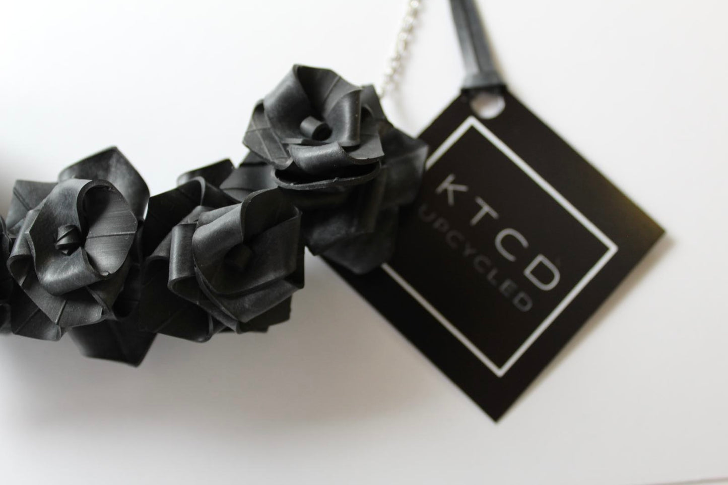 Five Rose Collar
