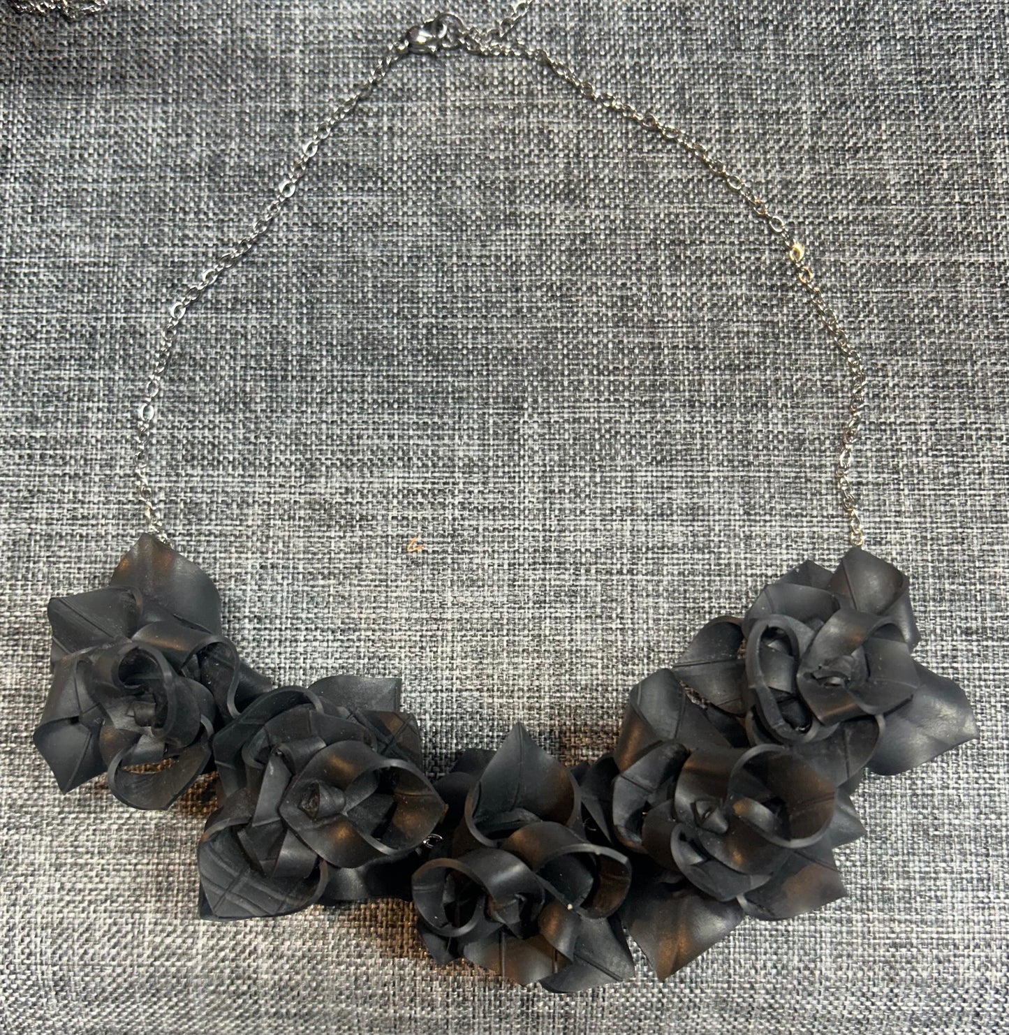 Five Rose Collar